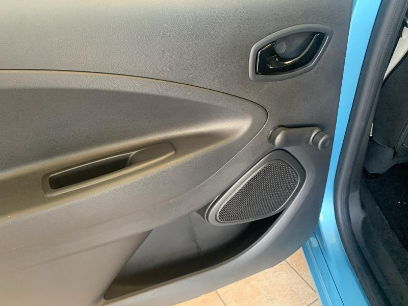 Photo 13 de l’annonce de RENAULT Zoe d’occasion à vendre à CHENNEVIÈRES-SUR-MARNE