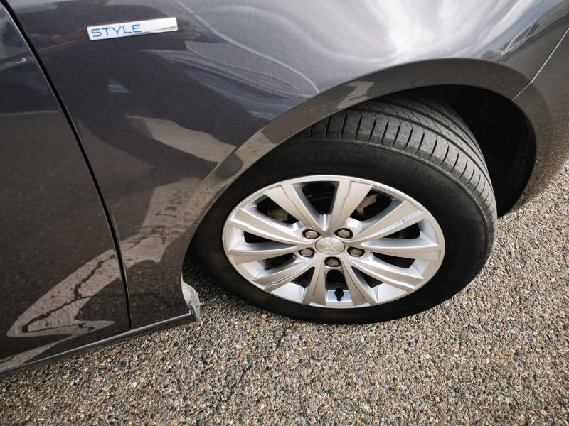 Photo 4 de l’annonce de PEUGEOT 308 d’occasion à vendre à VITROLLES