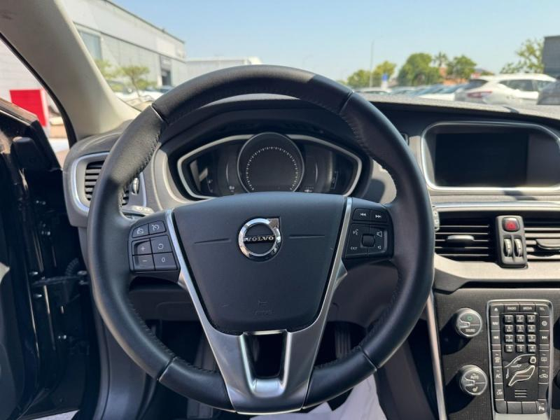 Photo 11 de l’annonce de VOLVO V40 d’occasion à vendre à NÎMES