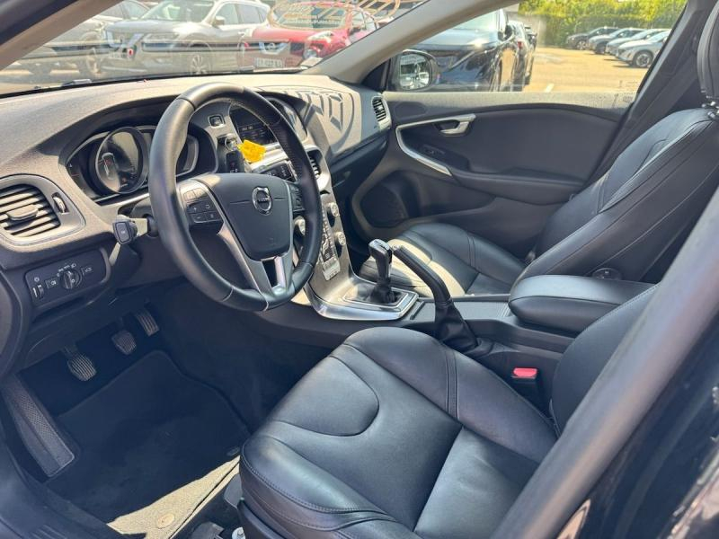 Photo 14 de l’annonce de VOLVO V40 d’occasion à vendre à NÎMES