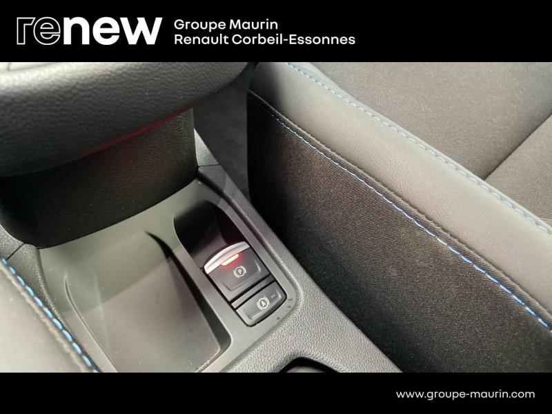 Photo 16 de l’annonce de RENAULT Clio d’occasion à vendre à CORBEIL-ESSONNES