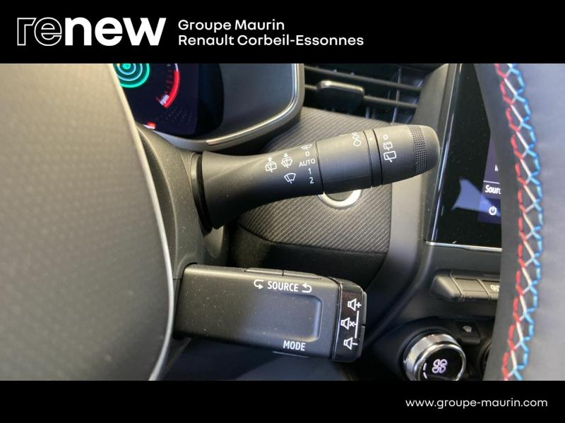 Photo 17 de l’annonce de RENAULT Clio d’occasion à vendre à CORBEIL-ESSONNES