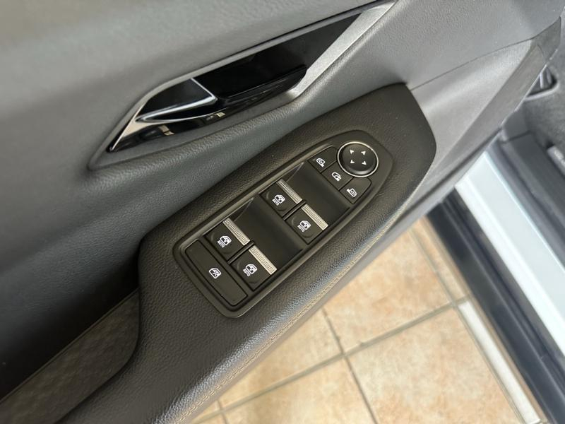 Photo 16 de l’annonce de RENAULT Megane d’occasion à vendre à CHENNEVIÈRES-SUR-MARNE