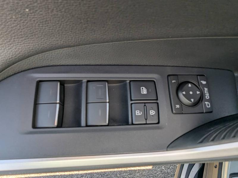 Photo 12 de l’annonce de TOYOTA RAV4 d’occasion à vendre à FRÉJUS