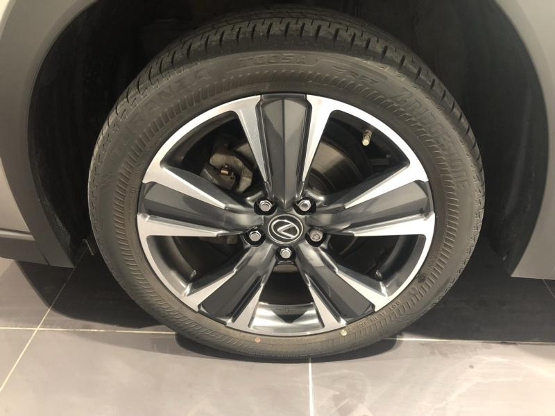 Photo 7 de l’annonce de LEXUS UX d’occasion à vendre à LATTES