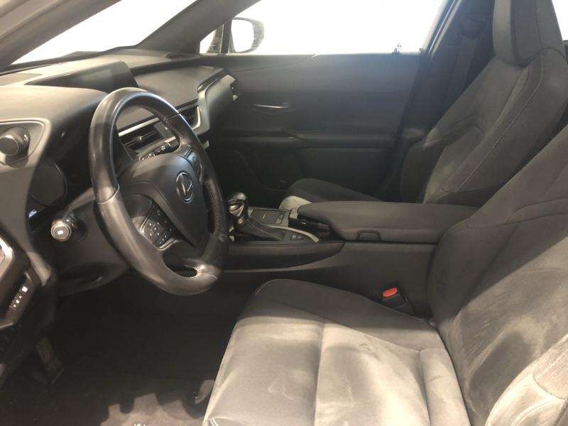 Photo 9 de l’annonce de LEXUS UX d’occasion à vendre à LATTES