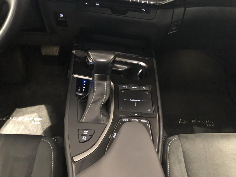 Photo 14 de l’annonce de LEXUS UX d’occasion à vendre à LATTES