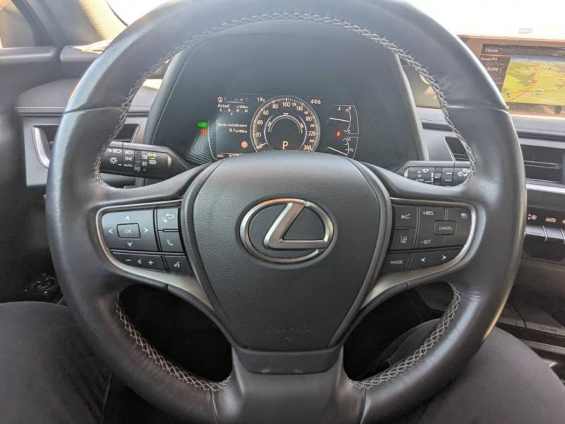 Photo 15 de l’annonce de LEXUS UX d’occasion à vendre à FRÉJUS
