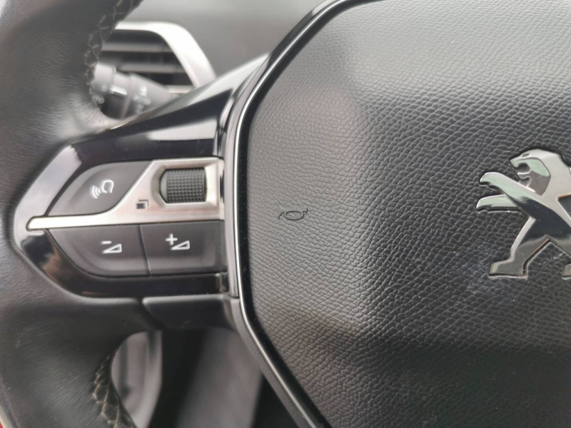 Photo 10 de l’annonce de PEUGEOT 3008 d’occasion à vendre à MARSEILLE