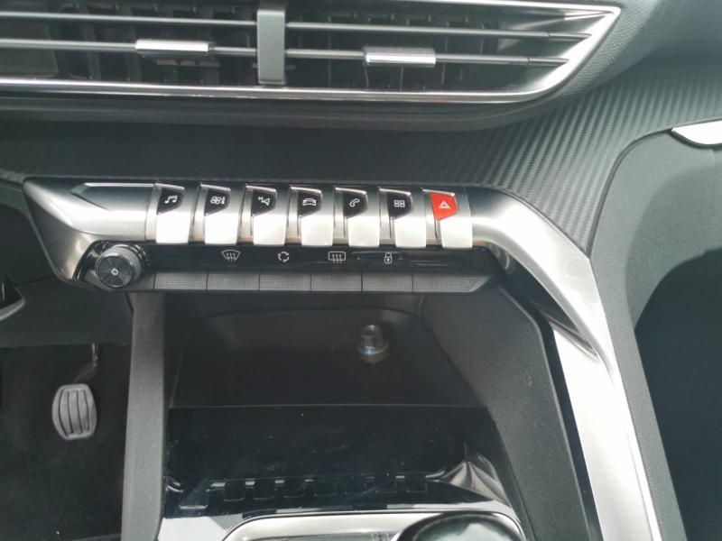 Photo 14 de l’annonce de PEUGEOT 3008 d’occasion à vendre à MARSEILLE