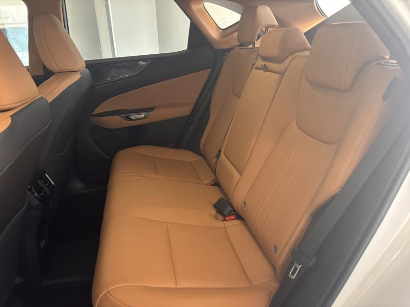 Photo 12 de l’annonce de LEXUS NX d’occasion à vendre à MONTFAVET