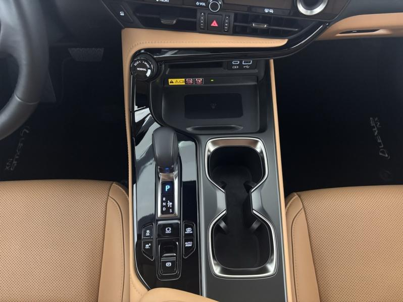 Photo 14 de l’annonce de LEXUS NX d’occasion à vendre à MONTFAVET