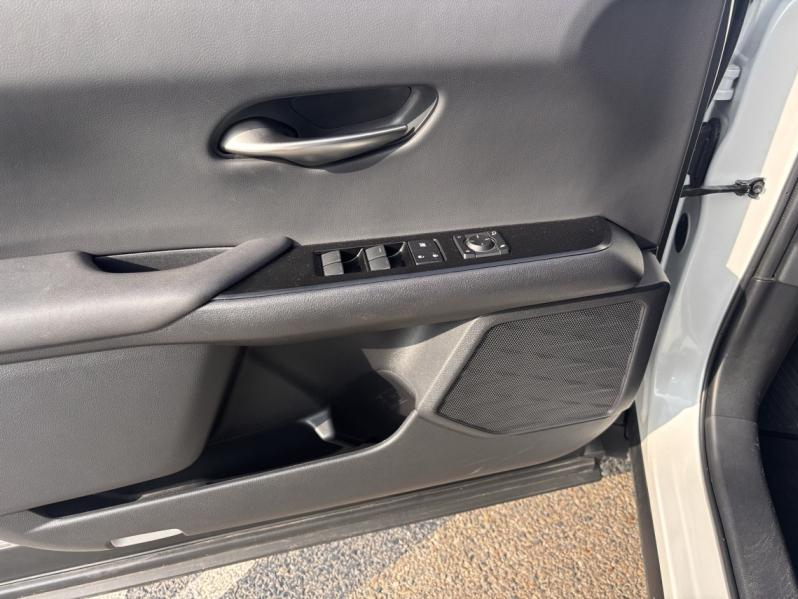 Photo 7 de l’annonce de LEXUS UX d’occasion à vendre à MONTFAVET