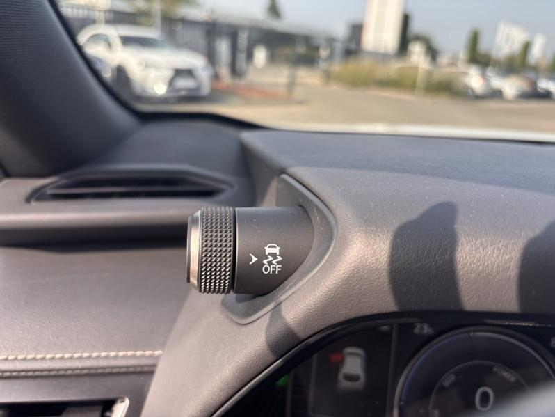 Photo 15 de l’annonce de LEXUS UX d’occasion à vendre à MONTFAVET