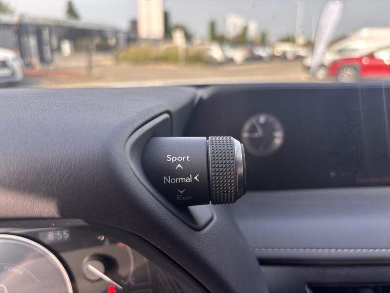 Photo 16 de l’annonce de LEXUS UX d’occasion à vendre à MONTFAVET