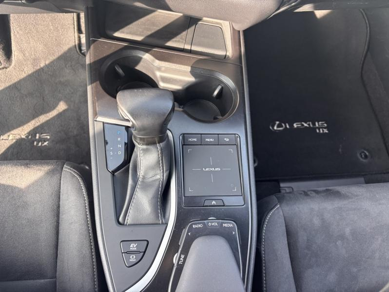 Photo 18 de l’annonce de LEXUS UX d’occasion à vendre à MONTFAVET
