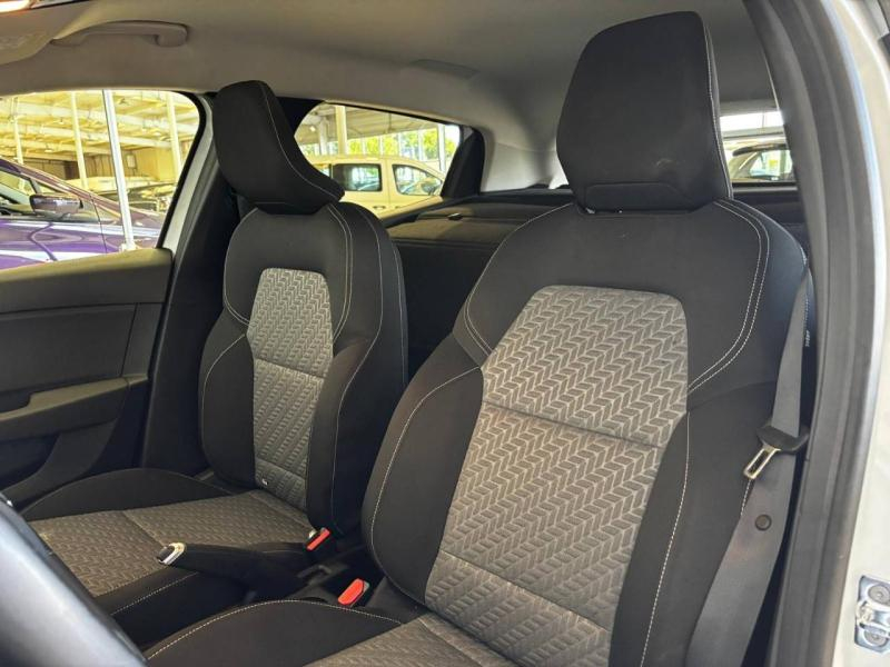 Photo 12 de l’annonce de RENAULT Clio d’occasion à vendre à CHENNEVIÈRES-SUR-MARNE