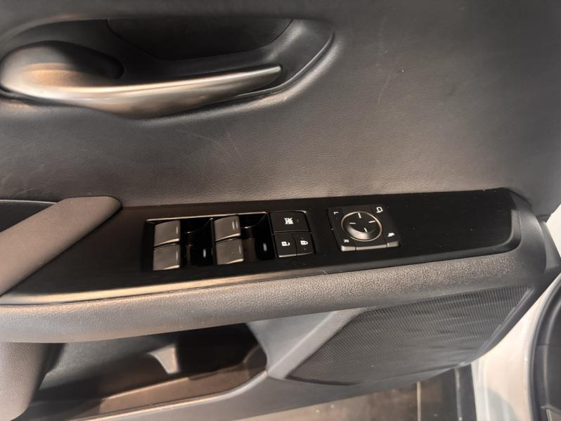 Photo 14 de l’annonce de LEXUS UX d’occasion à vendre à MONTFAVET