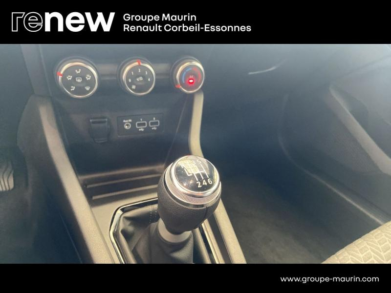 Photo 16 de l’annonce de RENAULT Clio d’occasion à vendre à CORBEIL-ESSONNES