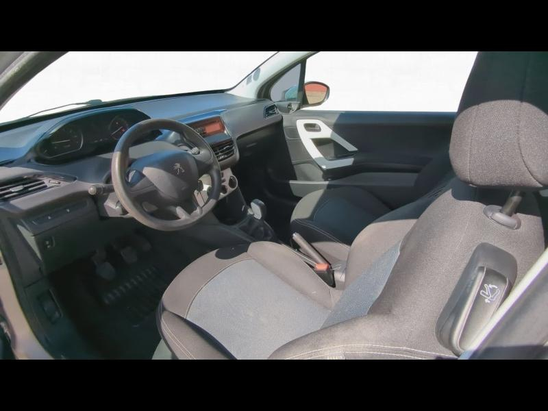 Photo 10 de l’annonce de PEUGEOT 208 d’occasion à vendre à BOLLÈNE