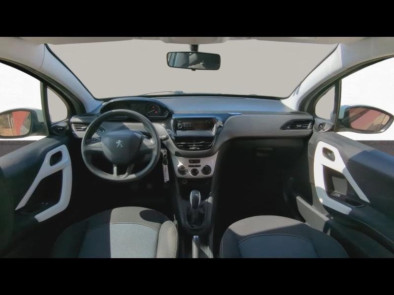 Photo 12 de l’annonce de PEUGEOT 208 d’occasion à vendre à BOLLÈNE