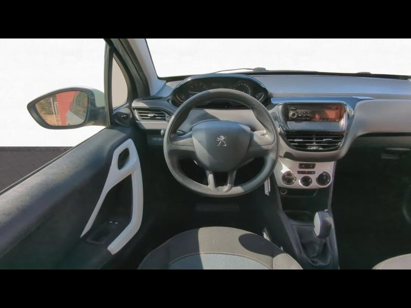 Photo 13 de l’annonce de PEUGEOT 208 d’occasion à vendre à BOLLÈNE