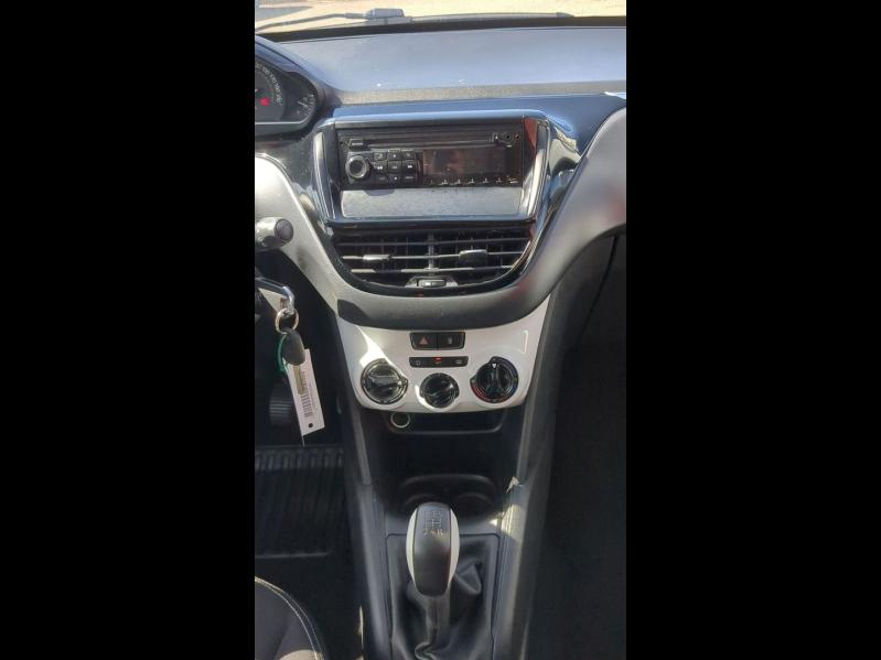 Photo 19 de l’annonce de PEUGEOT 208 d’occasion à vendre à BOLLÈNE