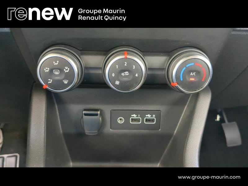 Photo 19 de l’annonce de RENAULT Clio d’occasion à vendre à QUINCY-SOUS-SÉNART
