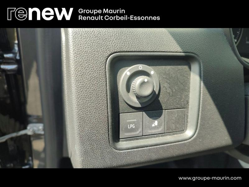 Photo 17 de l’annonce de DACIA Duster d’occasion à vendre à CORBEIL-ESSONNES
