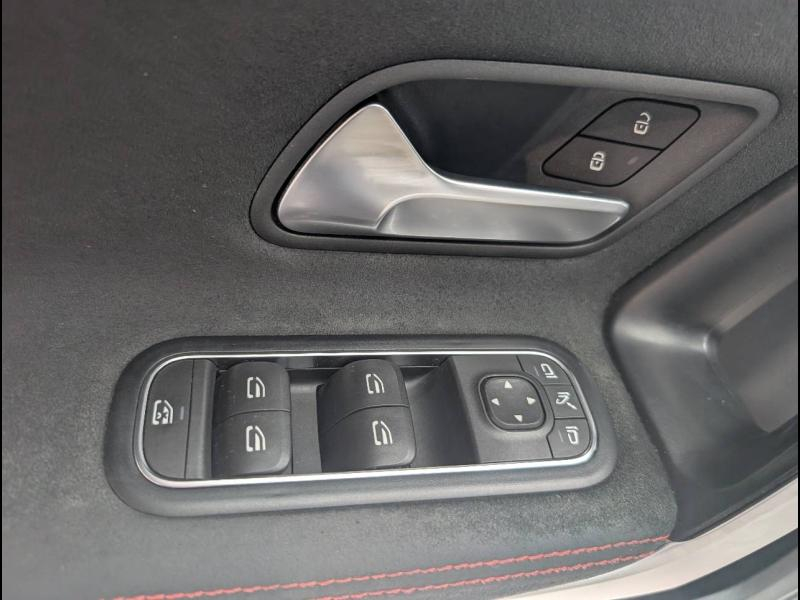 Photo 10 de l’annonce de MERCEDES-BENZ Classe A d’occasion à vendre à PAYS DE GEX