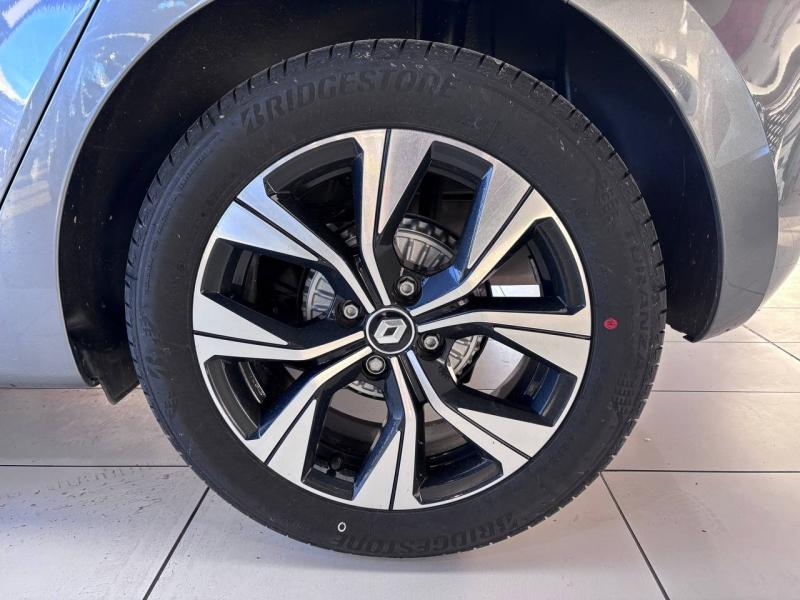 Photo 5 de l’annonce de RENAULT Clio d’occasion à vendre à ANNEMASSE