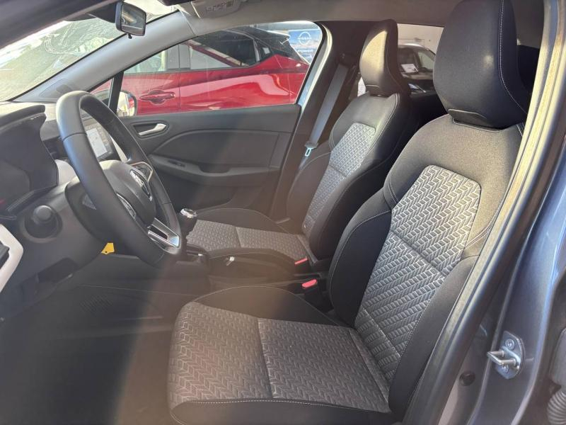 Photo 10 de l’annonce de RENAULT Clio d’occasion à vendre à ANNEMASSE