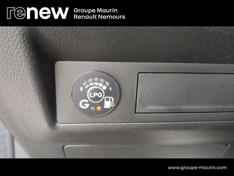 Photo 18 de l’annonce de RENAULT Captur d’occasion à vendre à SAINT PIERRE LES NEMOURS