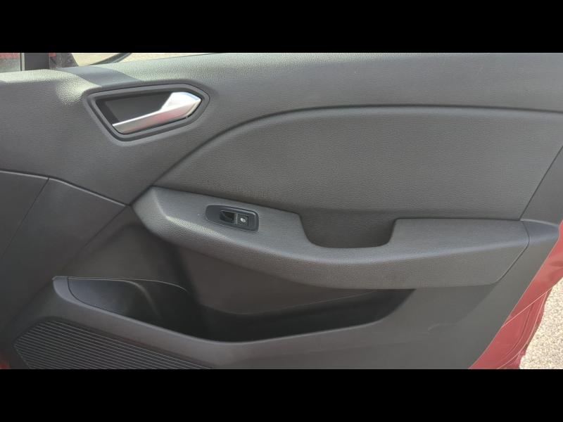 Photo 13 de l’annonce de RENAULT Clio d’occasion à vendre à SAINT PIERRE LES NEMOURS
