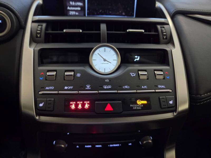 Photo 7 de l’annonce de LEXUS NX d’occasion à vendre à AUBIÈRE