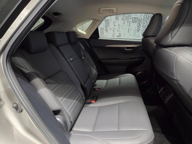 Photo 11 de l’annonce de LEXUS NX d’occasion à vendre à AUBIÈRE