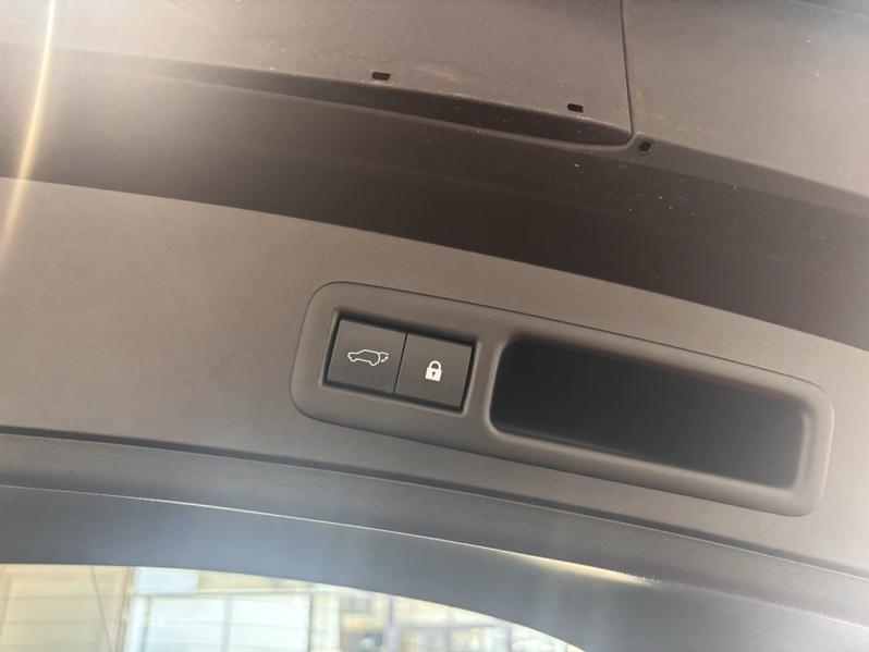 Photo 10 de l’annonce de LEXUS UX d’occasion à vendre à MONTFAVET