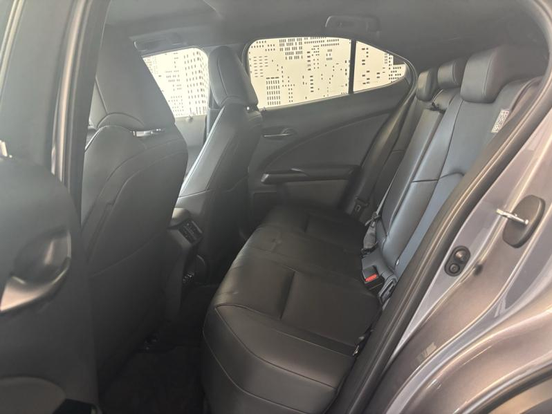 Photo 14 de l’annonce de LEXUS UX d’occasion à vendre à MONTFAVET