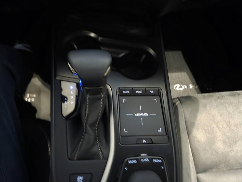 Photo 8 de l’annonce de LEXUS UX d’occasion à vendre à AUBIÈRE