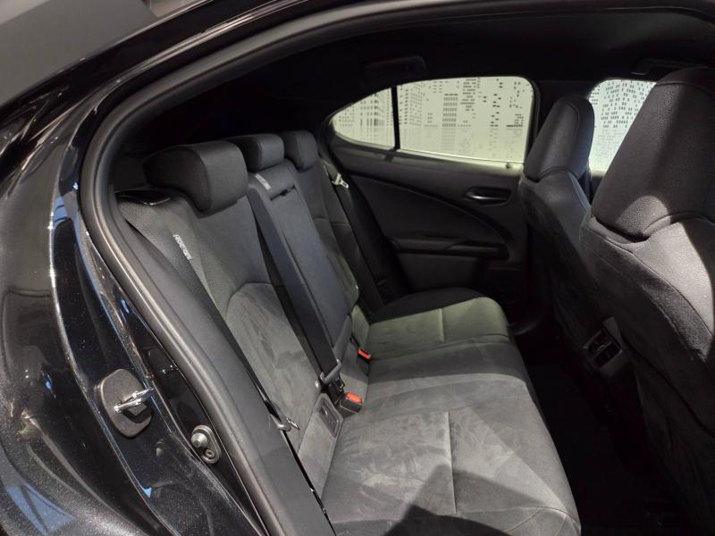 Photo 10 de l’annonce de LEXUS UX d’occasion à vendre à AUBIÈRE