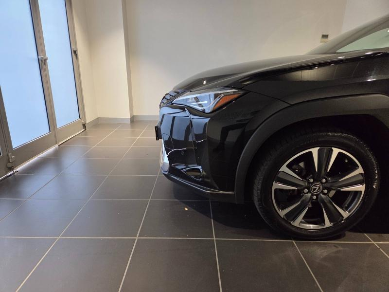 Photo 15 de l’annonce de LEXUS UX d’occasion à vendre à AUBIÈRE