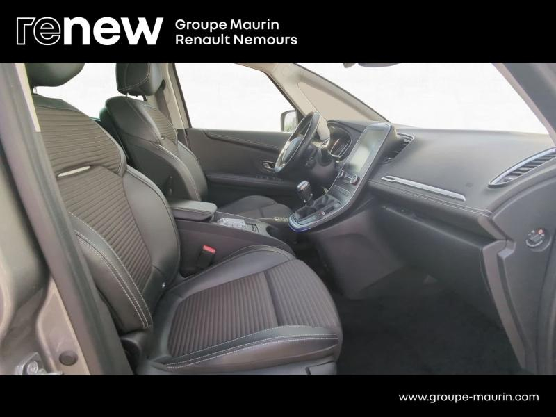 Photo 18 de l’annonce de RENAULT Grand Scenic d’occasion à vendre à SAINT PIERRE LES NEMOURS
