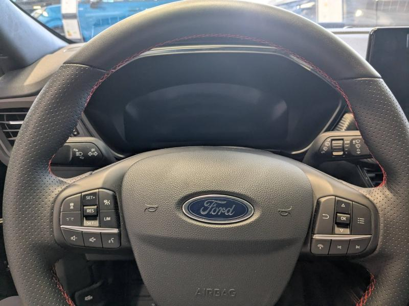 Photo 19 de l’annonce de FORD Kuga d’occasion à vendre à DRAGUIGNAN
