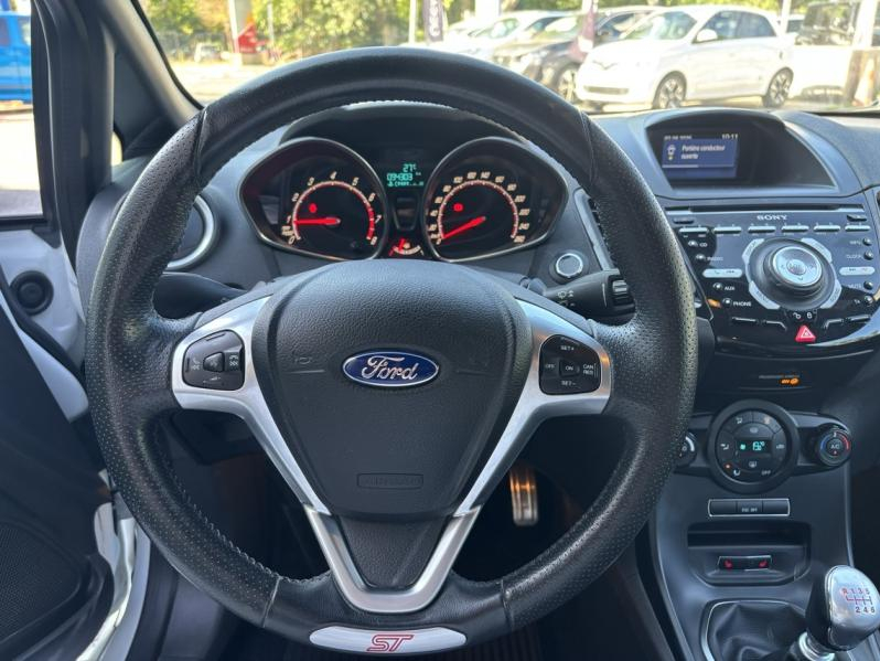 Photo 10 de l’annonce de FORD Fiesta d’occasion à vendre à AIX-EN-PROVENCE