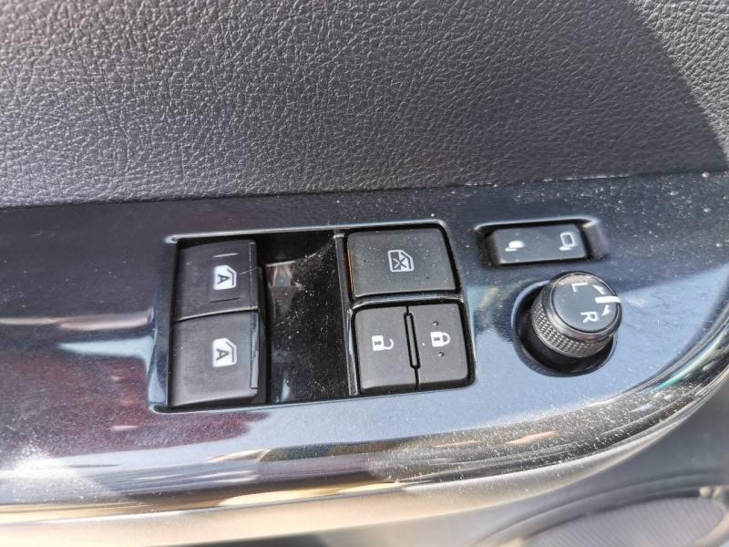 Photo 3 de l’annonce de TOYOTA Hilux VUL d’occasion à vendre à VITROLLES