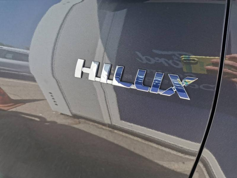 Photo 14 de l’annonce de TOYOTA Hilux VUL d’occasion à vendre à VITROLLES
