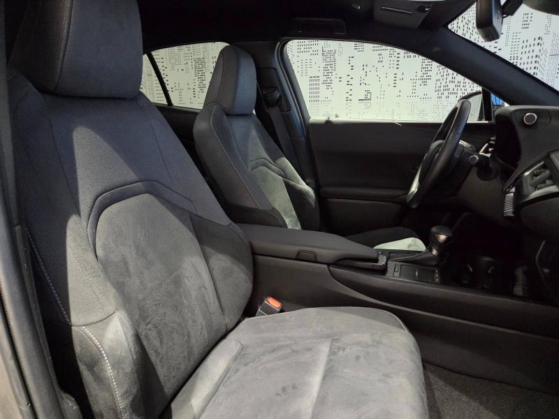 Photo 11 de l’annonce de LEXUS UX d’occasion à vendre à AUBIÈRE