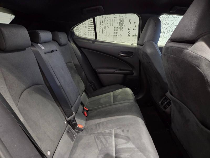Photo 12 de l’annonce de LEXUS UX d’occasion à vendre à AUBIÈRE