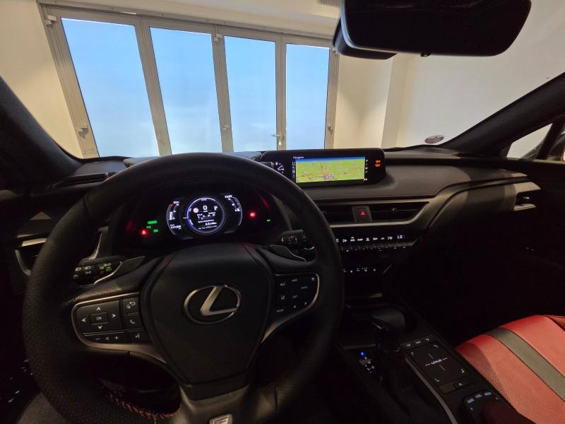 Photo 4 de l’annonce de LEXUS UX d’occasion à vendre à AUBIÈRE