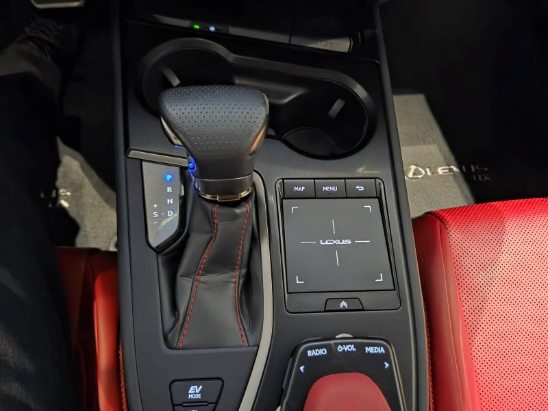 Photo 10 de l’annonce de LEXUS UX d’occasion à vendre à AUBIÈRE